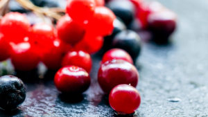 What colors make cranberry color